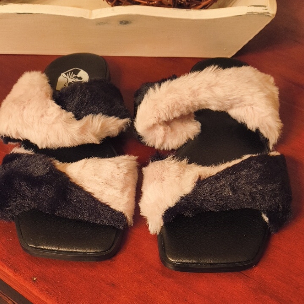 VHNY Black and Cream Faux Fur Slides